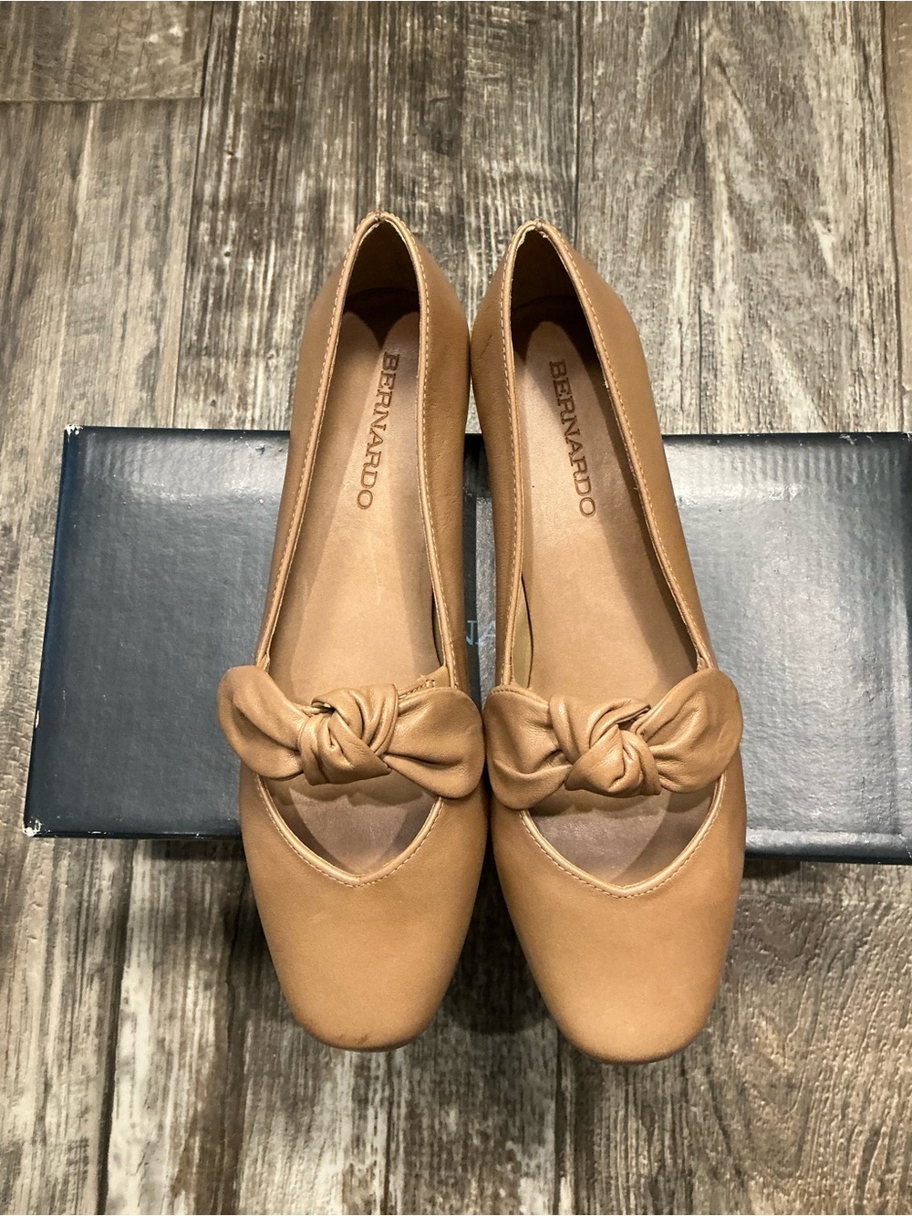 Bernardo Tan Knot-Detail Ballet Flat Size 7 - Picture 9 of 16